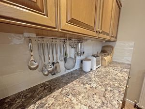 Kitchen- click for photo gallery